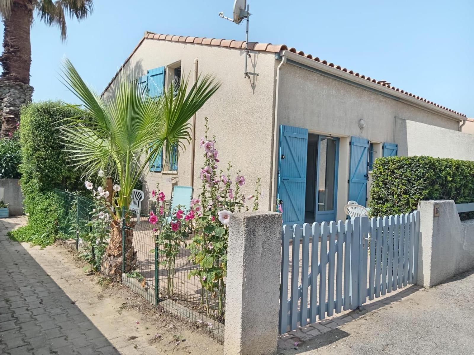 Maison Avec Terrasse Et Piscine Dans Residence A 6Min De La Plage Сент-Мари-ла-Мер Экстерьер фото